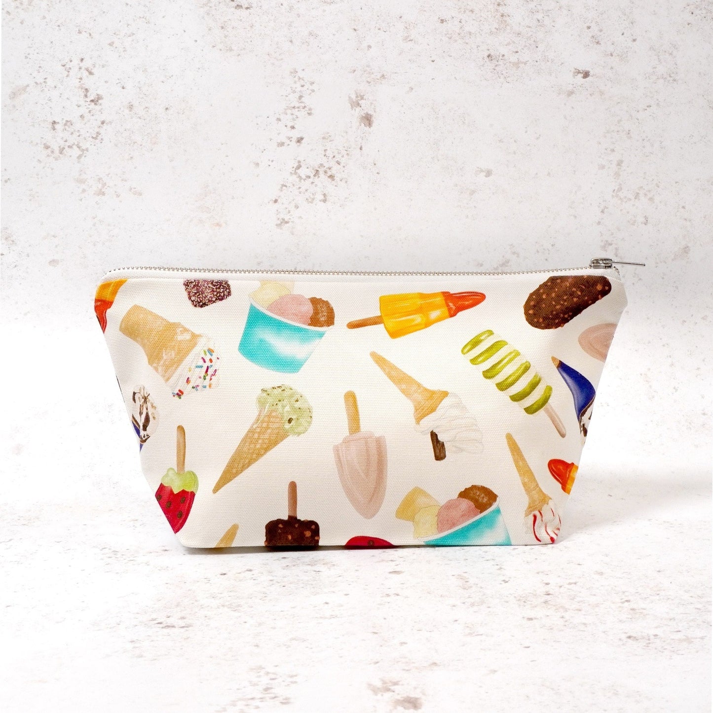 Washbag featuring illlustrations of ice creams, ice cream scoops and ice lollies